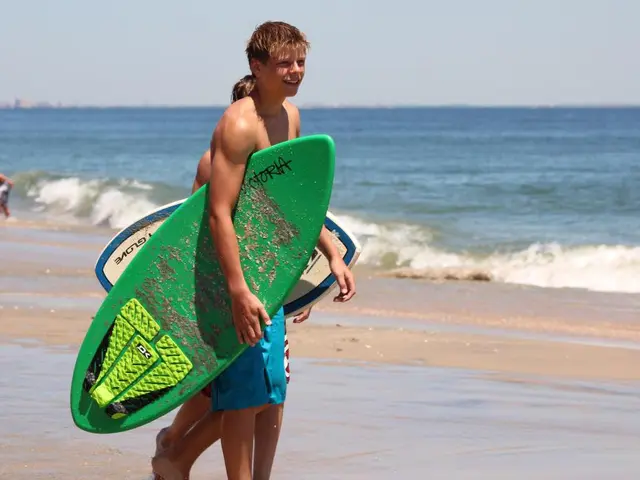 Tourist Loses iPhone to Crab at Ocean Depths in Tuapse