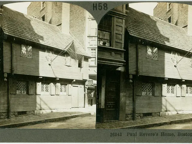 Half-timbered structure found on Brüderstraße 7 / Kleine Steinstraße within the city.