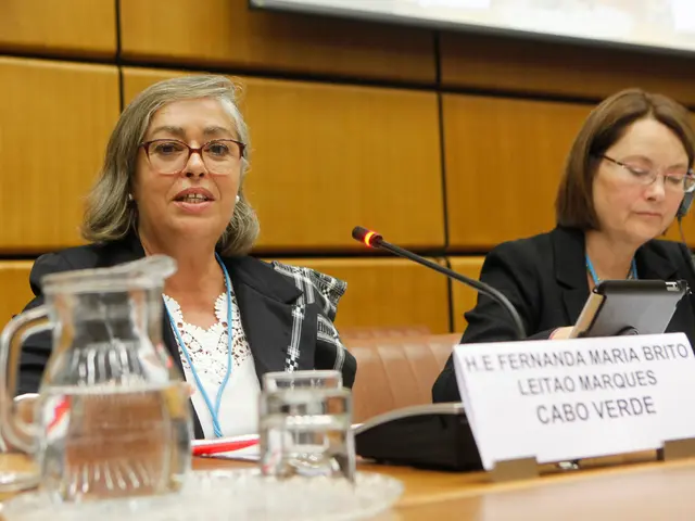 Tried out Meta's latest Ray-Ban display glasses priced at $800, and you may find them intriguing.